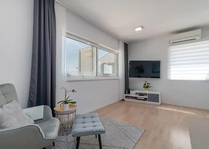 Beachfront Apartment With Parking