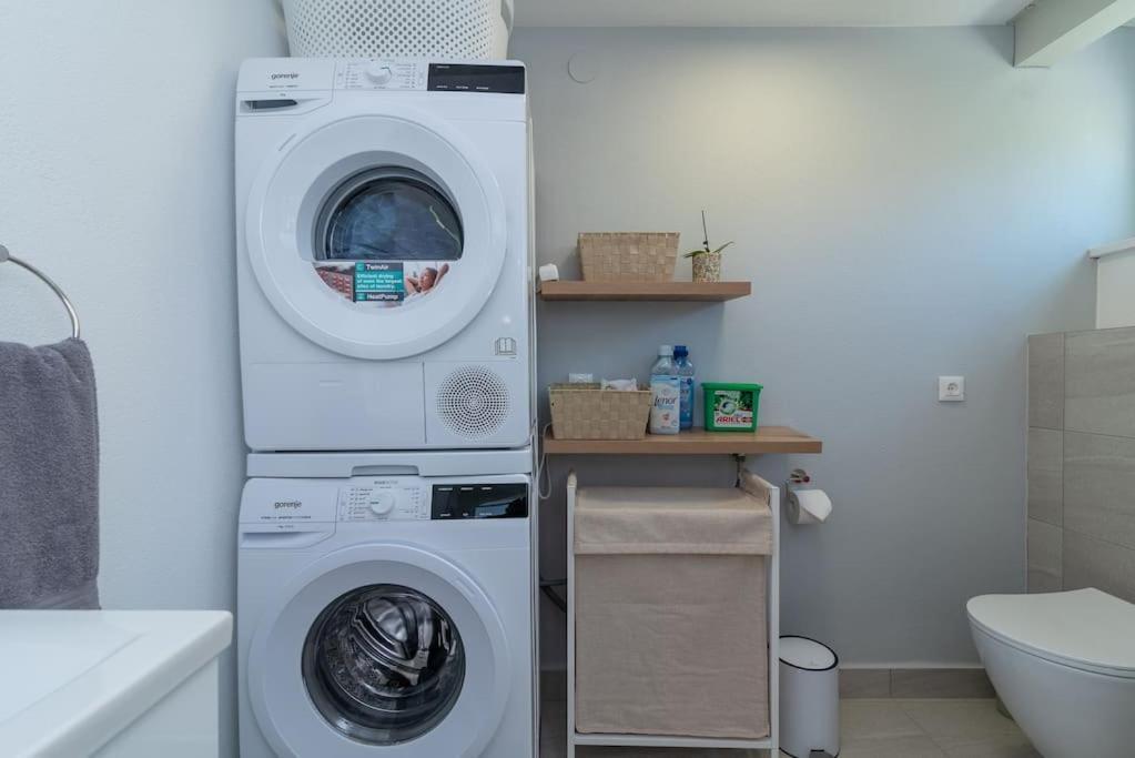 Apartman Beachfront With Parking *