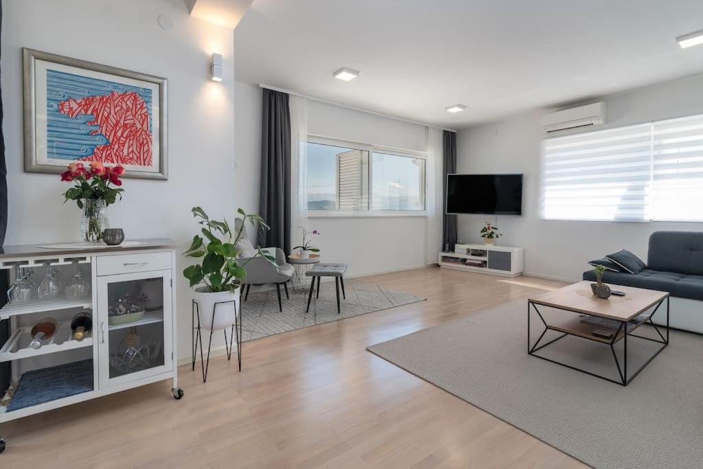 Apartman Beachfront With Parking *